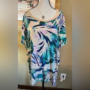 Women’s Torrid Size 4/4X T-Shirt Tropical Print Style